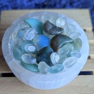 🩵SoFt & Strong WiNTer BLues✨ MOONSTONE Gemstone Crystal ☪️ Calm Mind's Eye Bowl